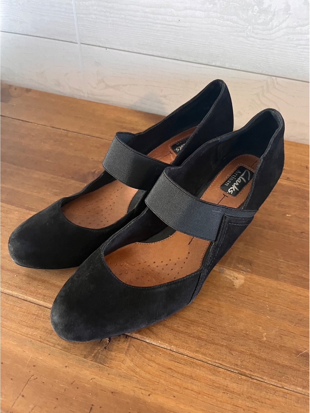 Clarks Artisan Black Suede Mary Jane Comfort Pumps Thick Elastic Strap